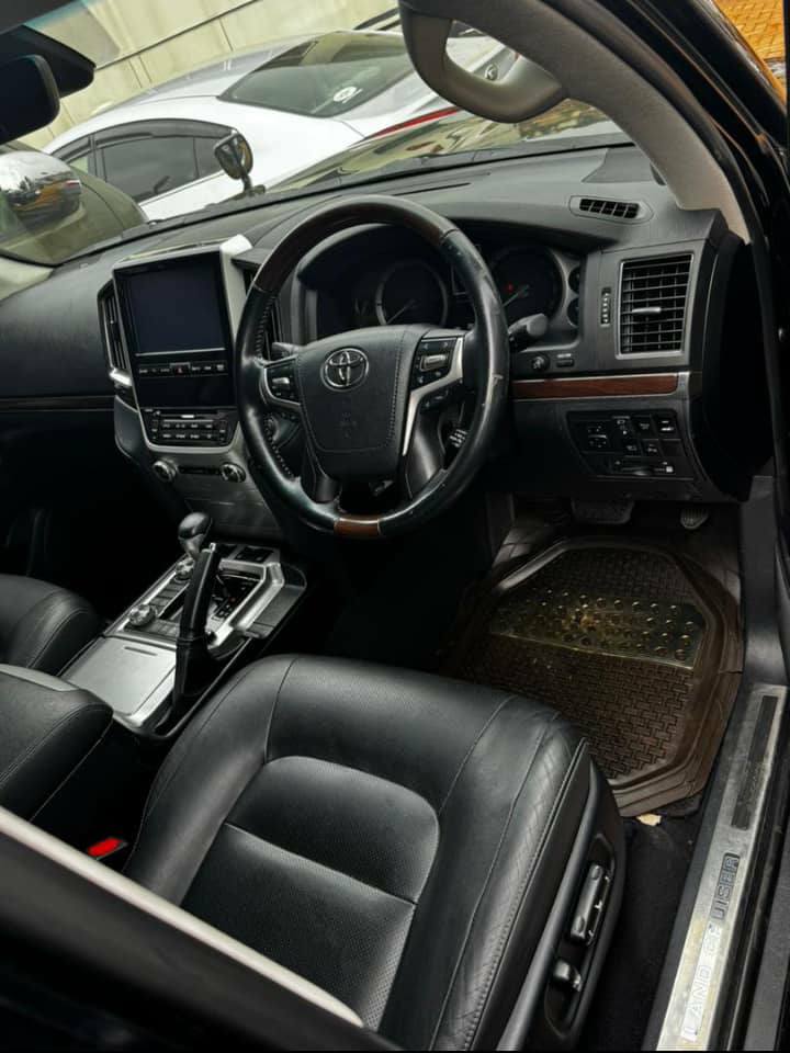 A picture of Landcruiser V8 2017 original for sale