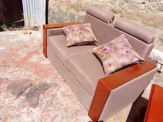 A picture of Nauza sofa ya watu wawili sh 130000 piga 0753027005