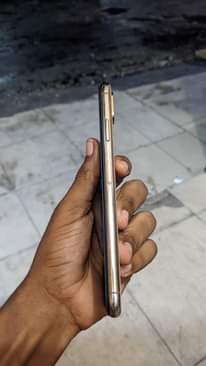 A picture of Xs max iPhone