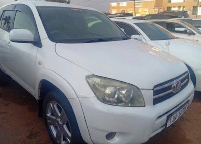 A picture of Toyota Rav 4 2 0 VVT i 2008 White