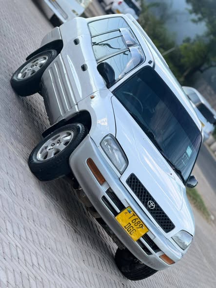 A picture of TOYOTA RAV4 0685044002