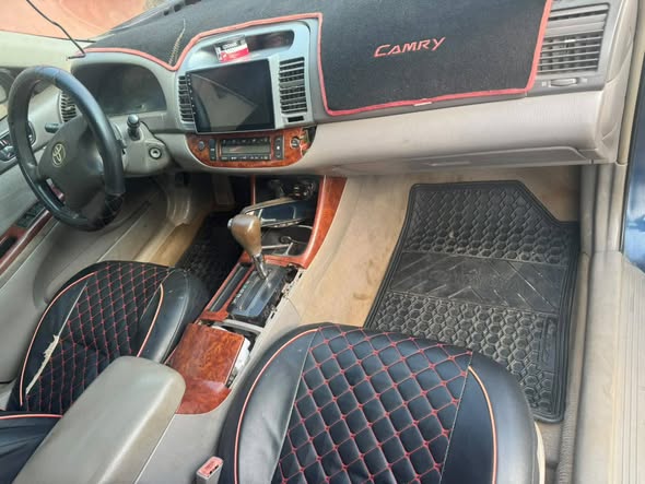 A picture of 2004 Toyota Camry