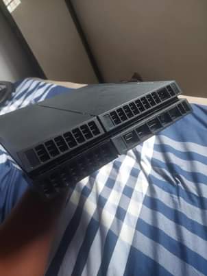 A picture of Ps4 fat 400k