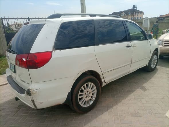 A picture of Used XLE Toyota Sienna