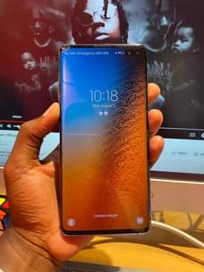 A picture of Samsung s10