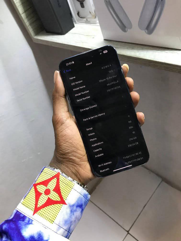A picture of iPhone 15 PROMAX 256GB