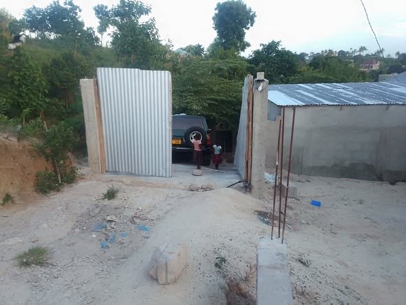 A picture of Commercial house for sell