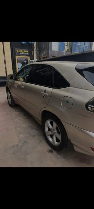 A picture of Lexus Rx 330