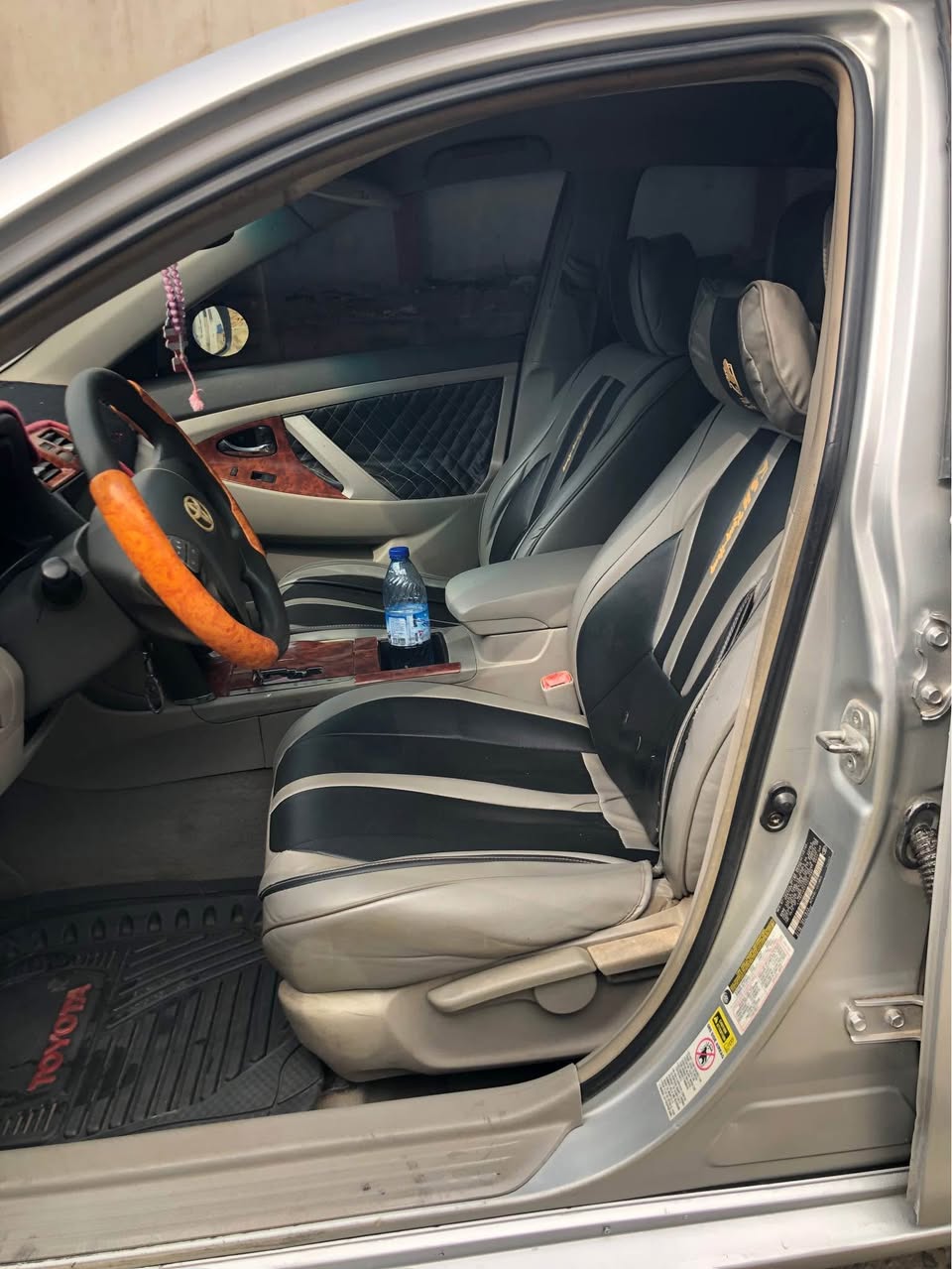 A picture of Toyota Camry 08