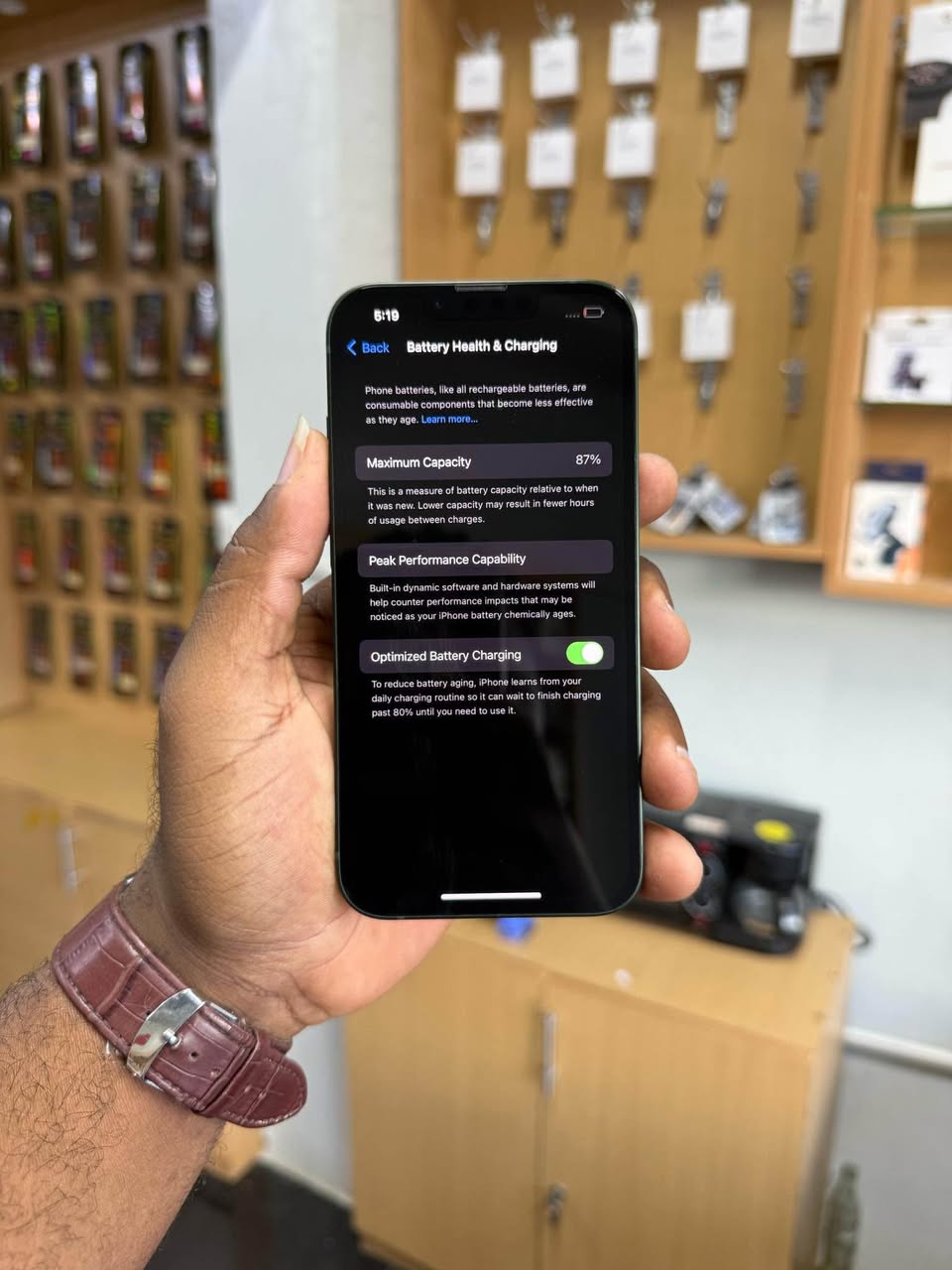A picture of i phone 13 plain