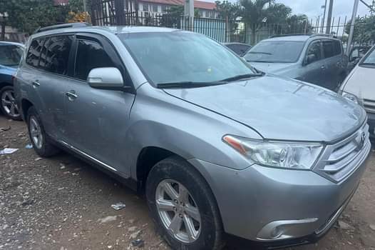 A picture of Toyota Highlander 2011 upgraded to 2013