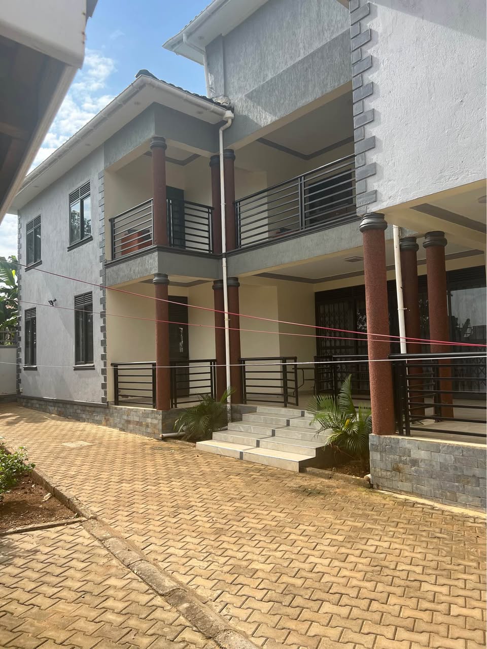 A picture of 9 beds 10 bath House