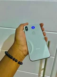 A picture of iPhone x 256gb