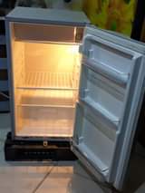A picture of Boss fridge inagandisha na kupooza 260 000 0716691688 whatsaap calls