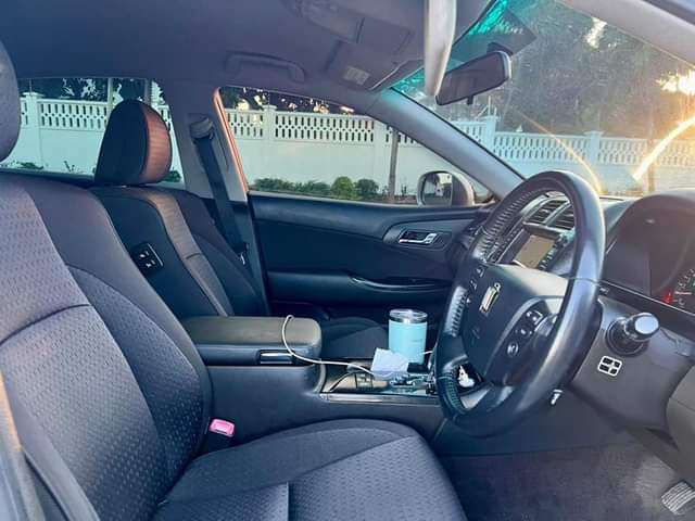 A picture of Toyota CROWN 