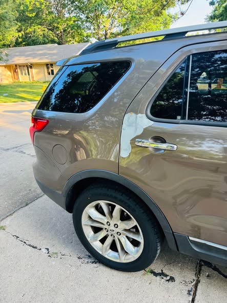 A picture of 2015 Ford explorer