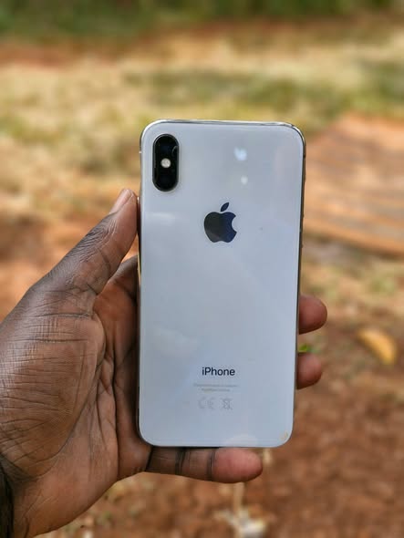 A picture of Iphone x on sell