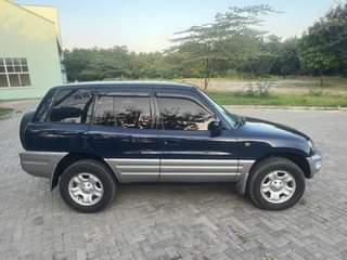 A picture of Rava4 1999