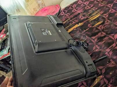 A picture of boss tv inch 32 kali 240 000