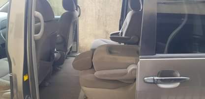 A picture of Toyota sienna 2005 LE