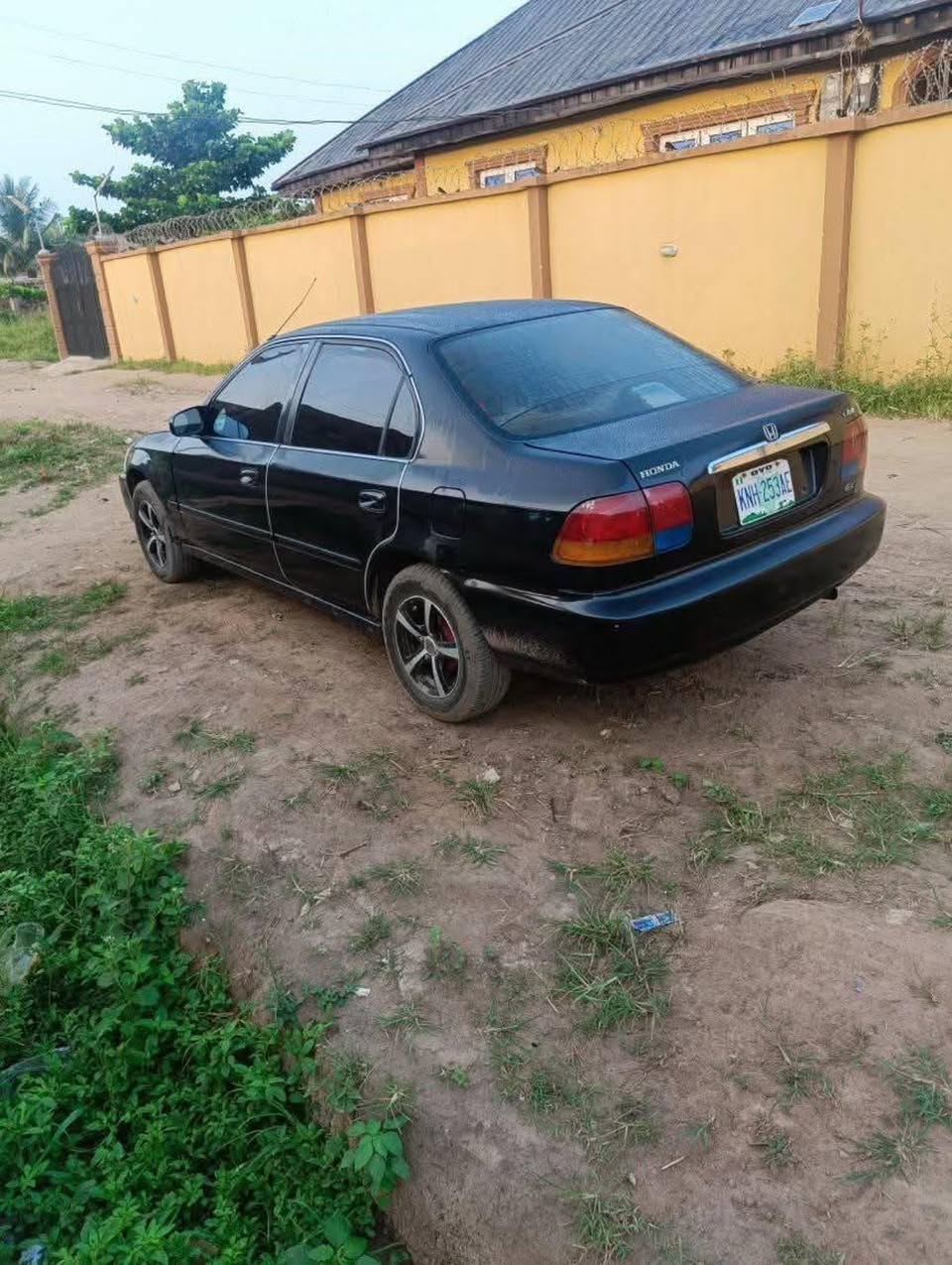 A picture of HONDA CIVIC 2000 MODEL