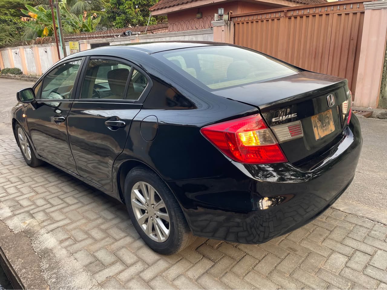 A picture of HONDA CIVIC 2012 09166919337