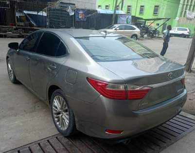 A picture of Lexus ES350 2015 unregistered