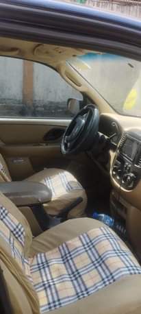 A picture of Ford Escape 2002 first body