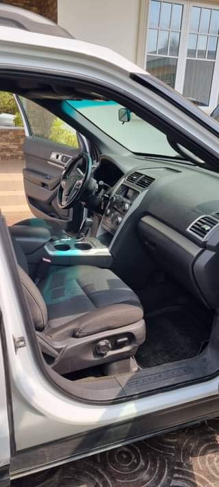 A picture of Ford explorer