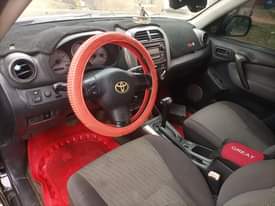 A picture of Toyota RAV4 2005