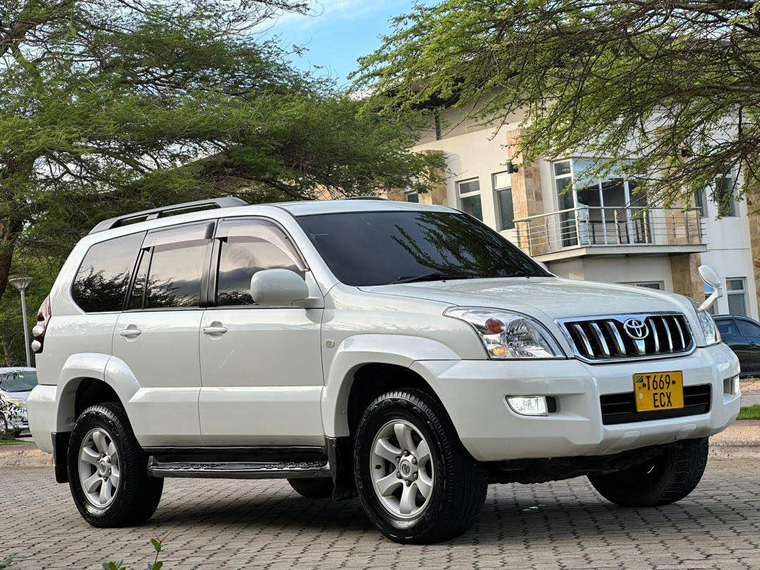 A picture of TOYOTA LAND CRUISER PRADO