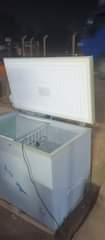 A picture of 400L capacity Hisense deep freezer on the sale