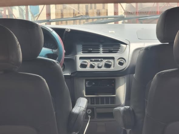 A picture of 2003 Toyota Sienna