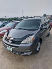 A picture of Superclean toyota sienna you can reach me on 0 8O82922623