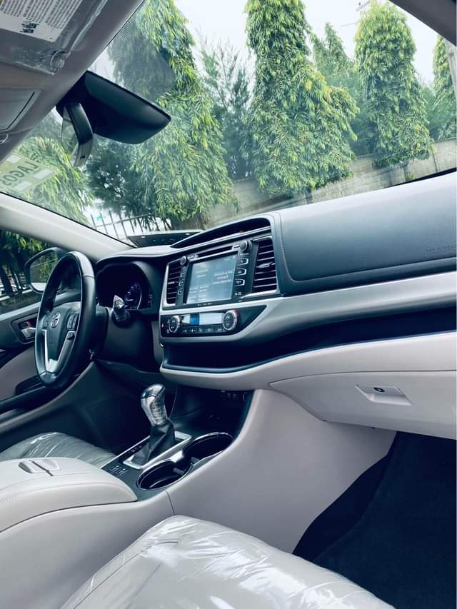 A picture of Foreign used 2017 Highlander