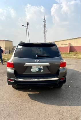 A picture of Toyota Highlander direct 2012 Buy and drive All Document fully