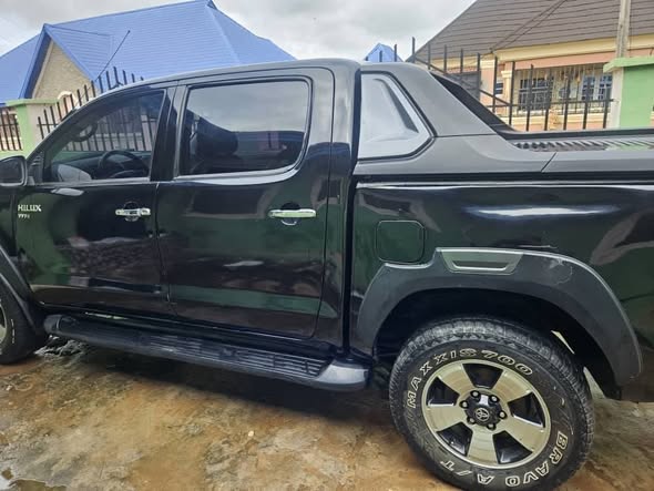 A picture of Manuel Hilux Nigerian used tokumbo standard engine gear AC interior