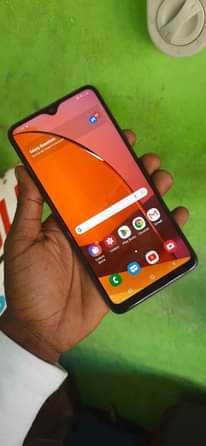A picture of SAMSUNG A20s