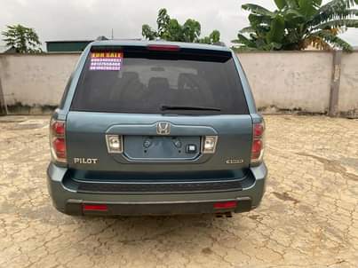 A picture of Super clean 2006 honda pilot 08132230610