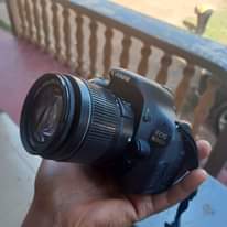 A picture of Canon EOS 600D with it s lens at Ugx 1.8m