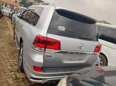 A picture of Toyota land Cruiser V8