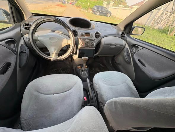 A picture of 2004 Toyota Yaris Automatic Transmission