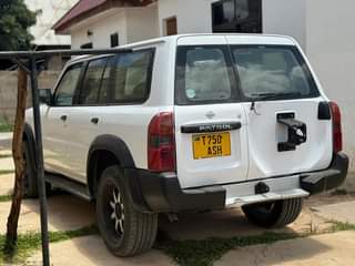 A picture of Nauza nissan patroo milion 16
