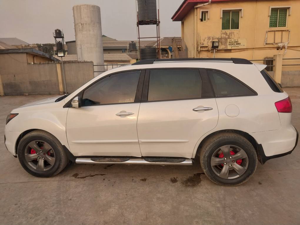 A picture of Acura MDX 09 for sale call or WhatsApp08064945586