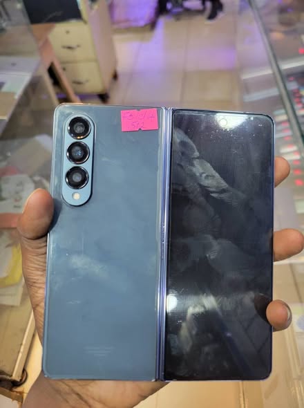 A picture of Samsung galaxy z fold 4 512gb