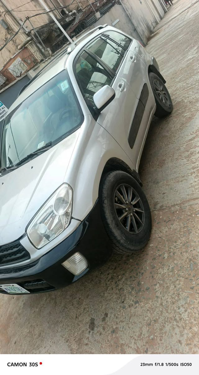 A picture of 2003 Toyota Rav4 2003
