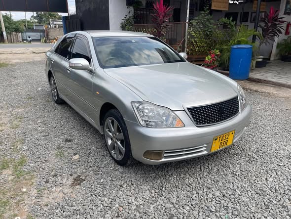 A picture of TOYOTA CROWN ATHLETE