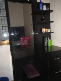 A picture of Dress table nauza 270k 0767294141