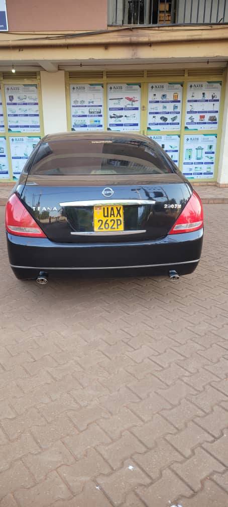 A picture of Nissan teana