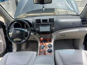 A picture of TOYOTA HIGHLANDER SLIGHTLY USED 2010 MODEL KEYLESS IGNITION WITH ORIGINAL